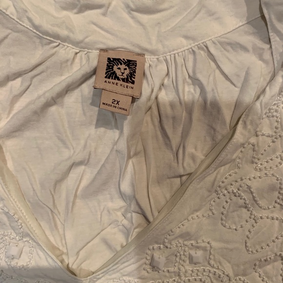 Two tops - Picture 4 of 4